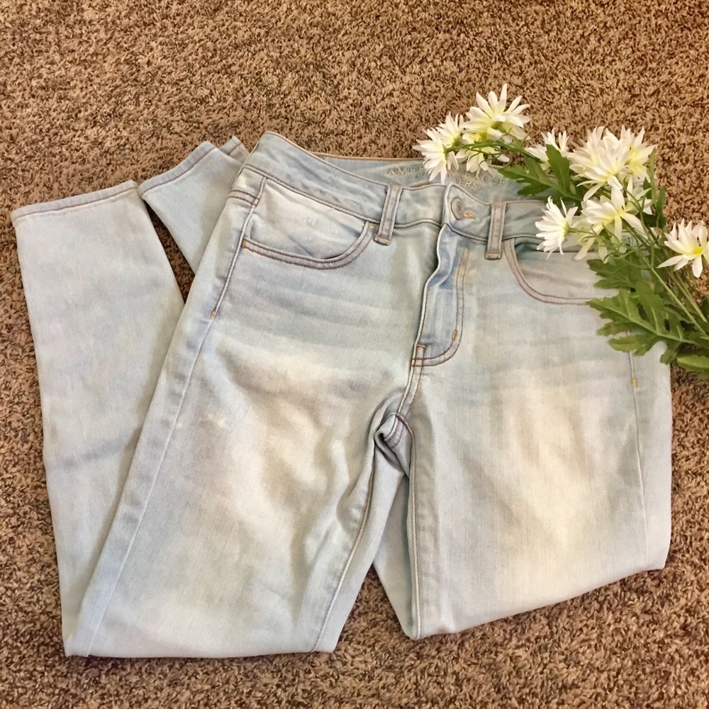 Light Wash American Eagle Jeggings